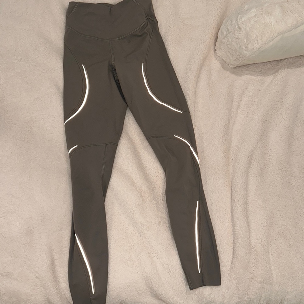 Lululemon Base Pace high-rise reflective tight 25inch